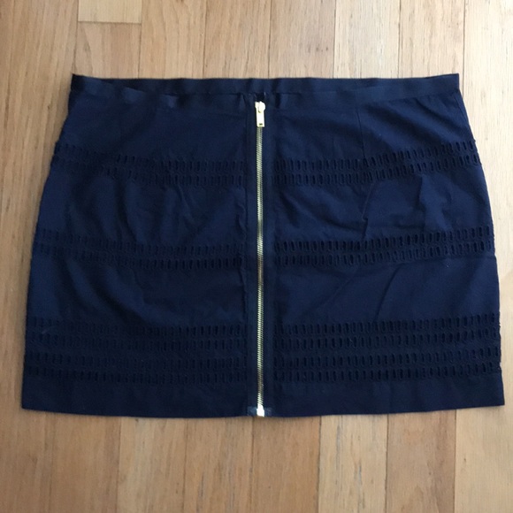 GAP Skirt - Picture 2 of 6